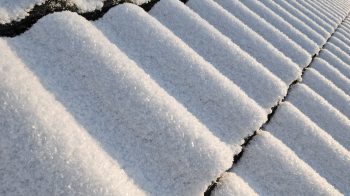 Que faire lorsque votre toiture fuit en hiver ?